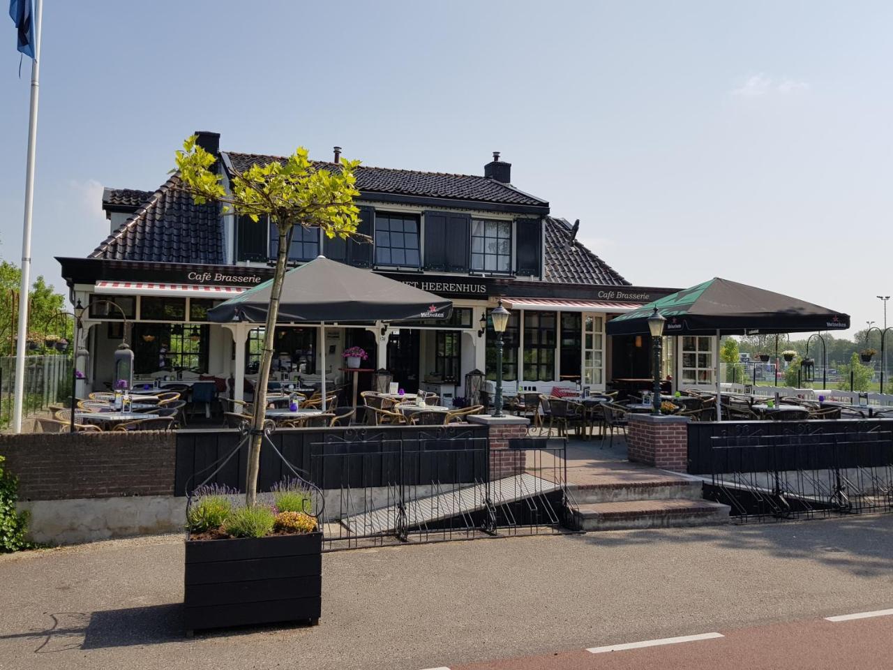 Cafe Brasserie Het Heerenhuis 3*